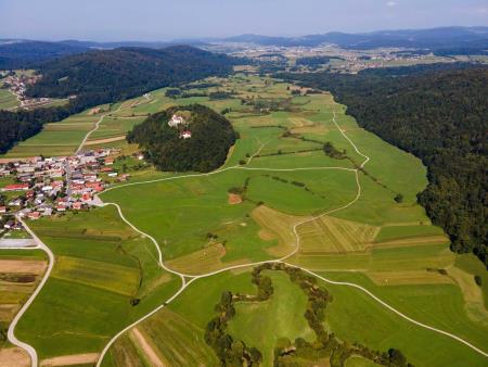 2 20 ha zemljišč